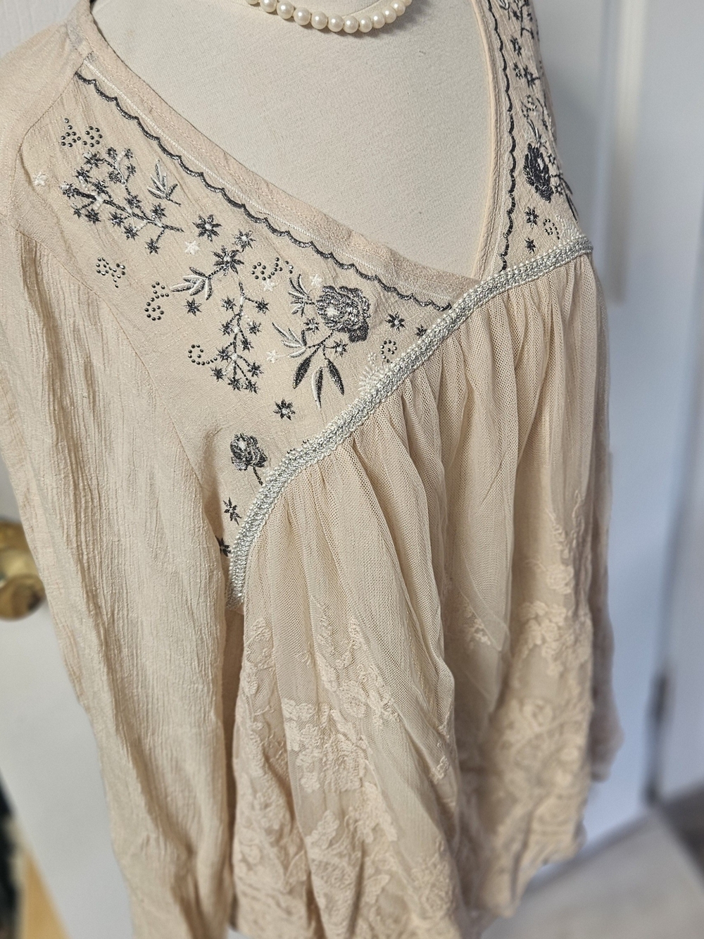 Jolt Cream Gauzy V-Neck Tunic with Silver Trim
